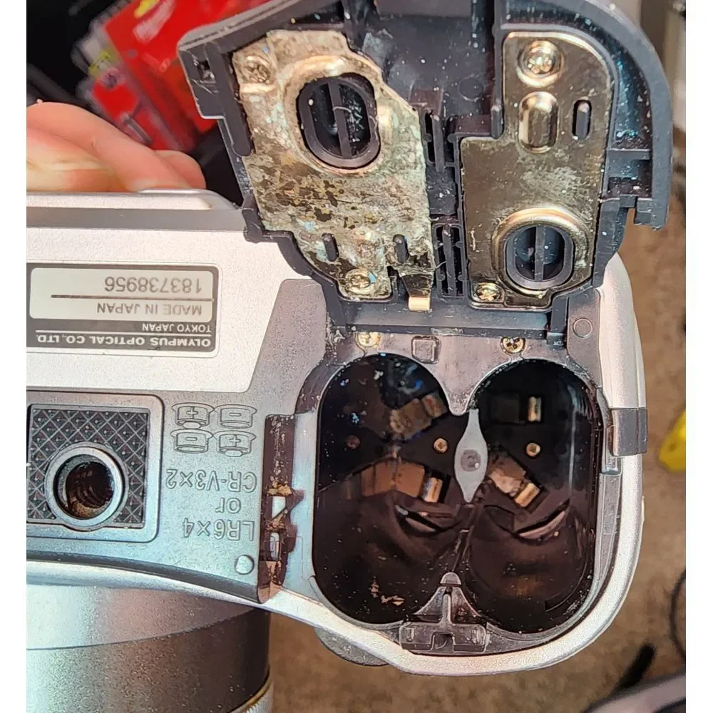Olympus Camedia C-700 Ultra Zoom 2.1MP Digital‎ Camera For Parts Only
